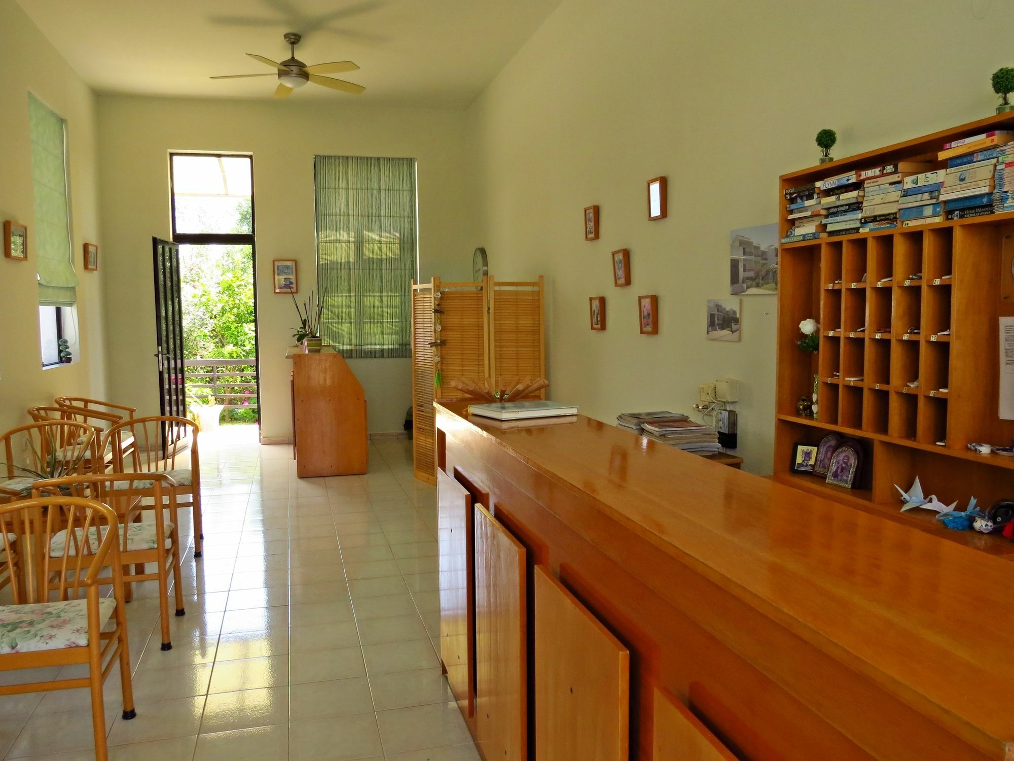 Debby Apartments Ialysos  Esterno foto