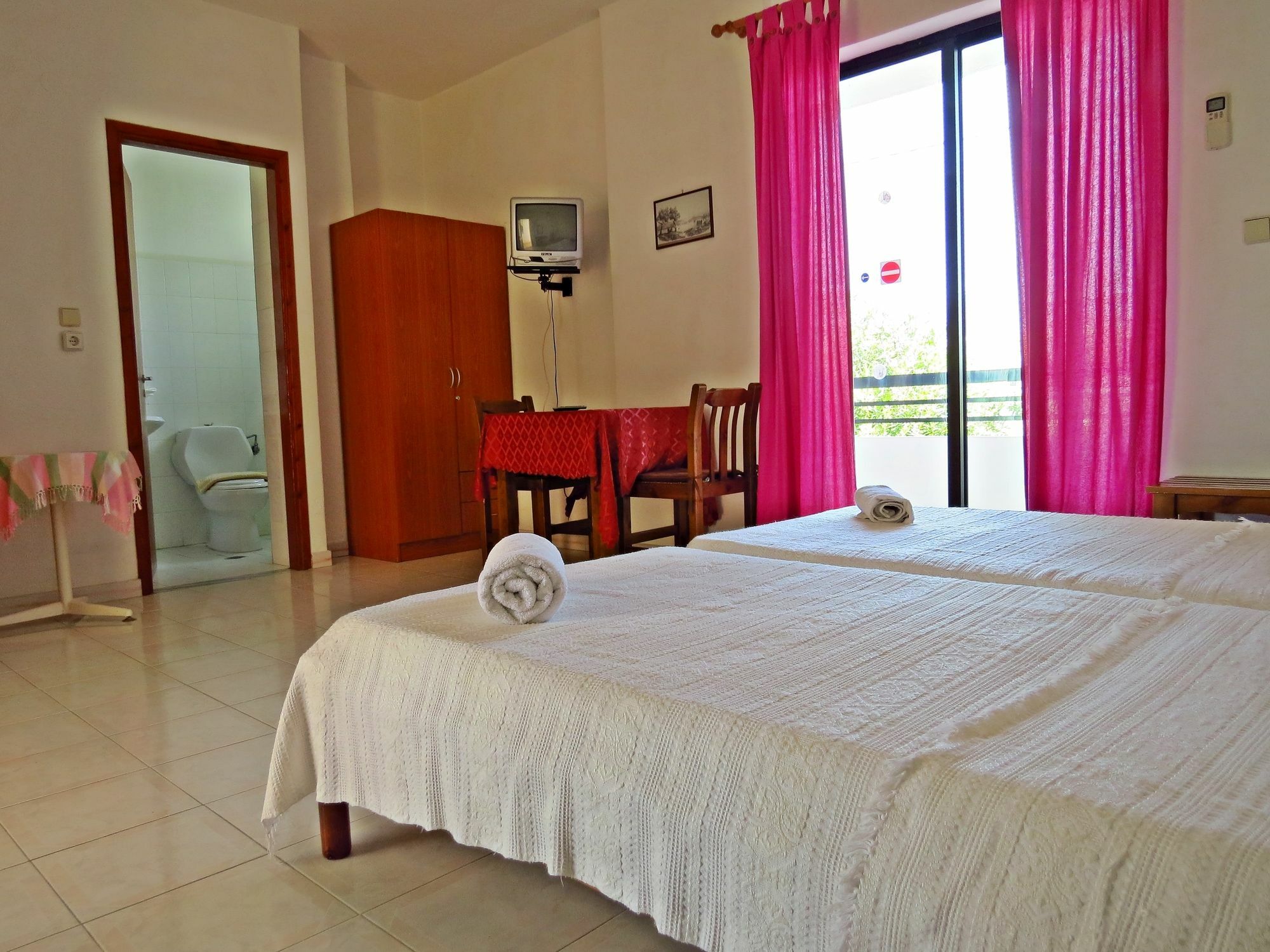 Debby Apartments Ialysos  Esterno foto