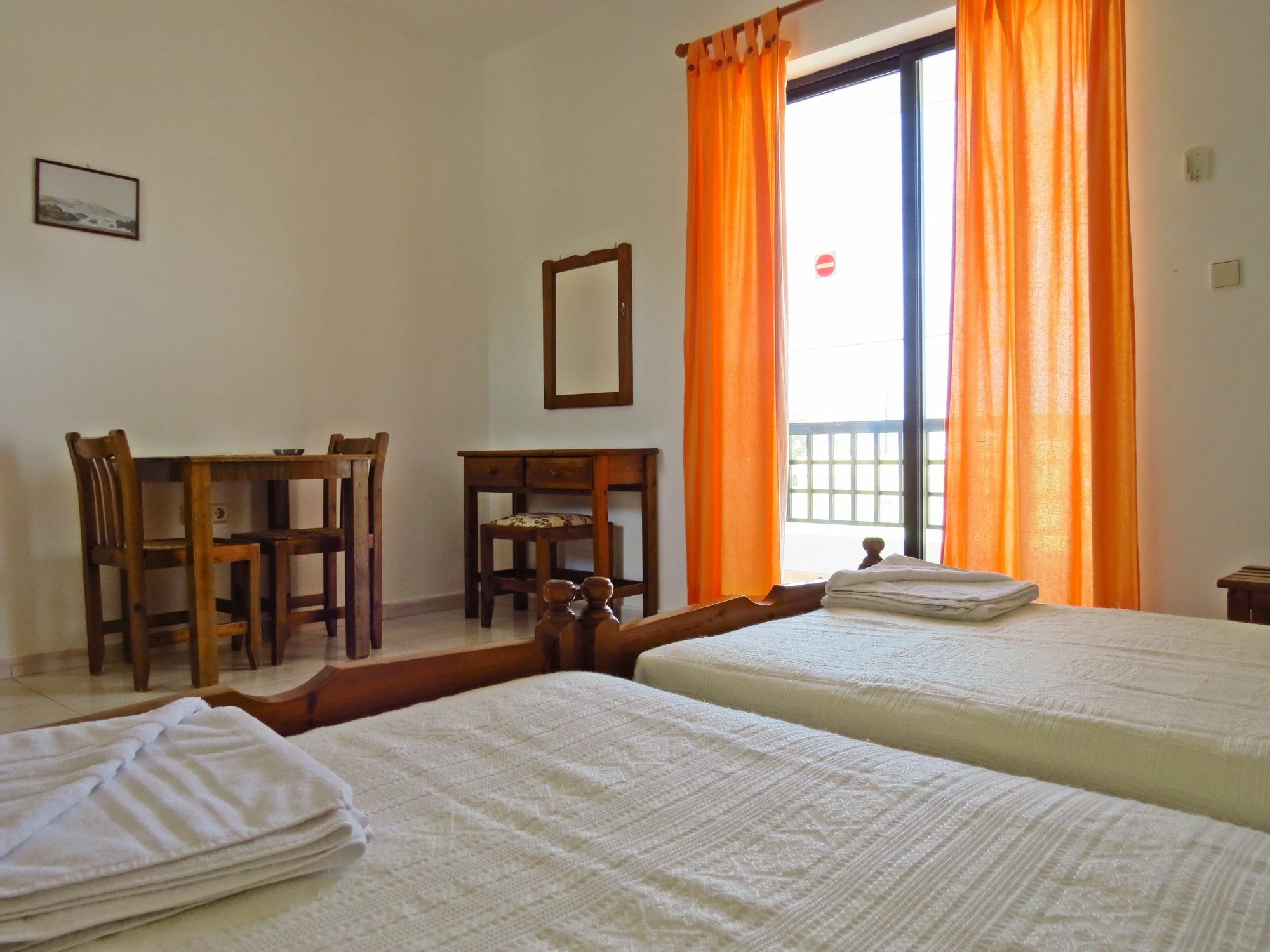 Debby Apartments Ialysos  Esterno foto